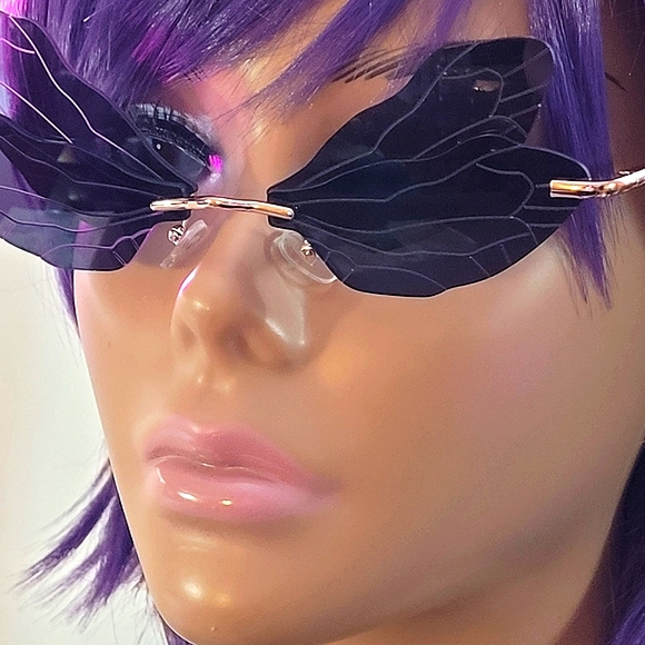 Beautiful Winged Sunnies - Picture 2 of 3